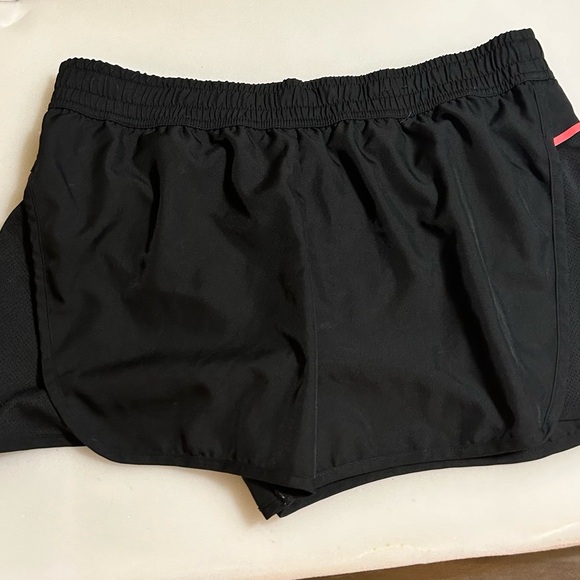 🔥5/$25🔥 Women’s L Fila athletic shorts - Picture 1 of 3